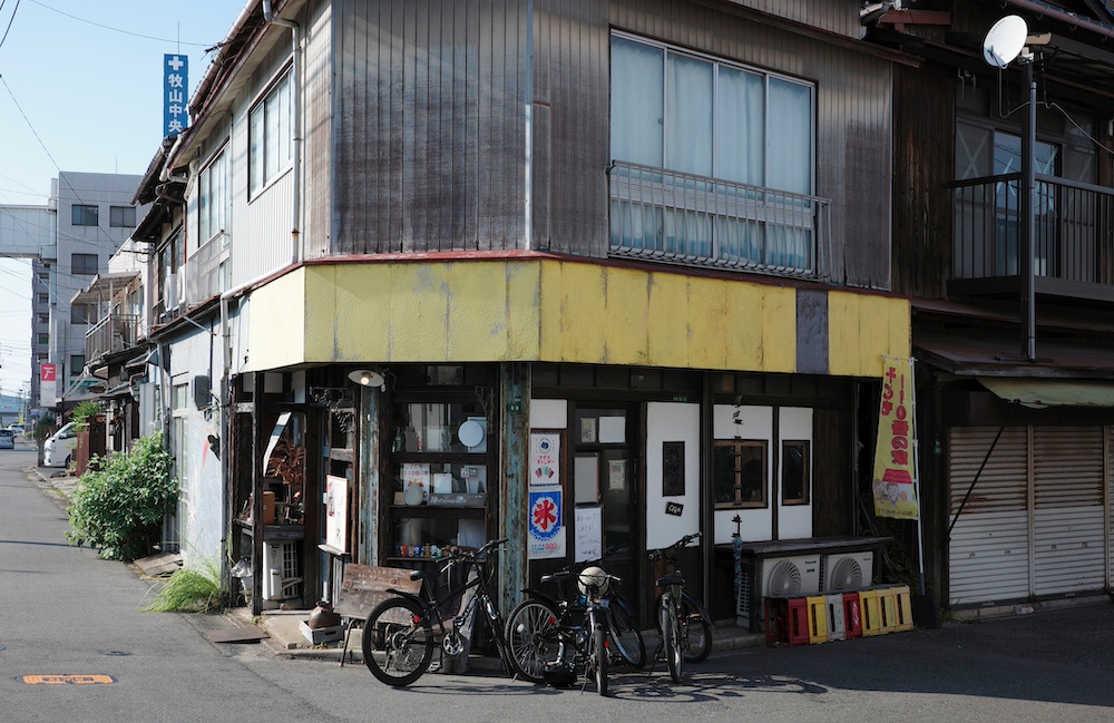 歴史ある戸畑の駄菓子屋　いぬまる商店