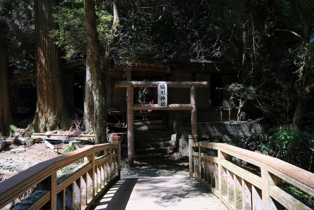 菅原の滝の須川神社